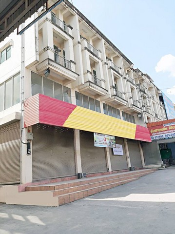 For SaleShophouseRayong : No one is selling at this price anymore. cheaper than the project Below the bank price, opposite Dohome Bowin, 4 and a half storey building, Sasithorn Pluak Daeng project, very good location, lots of people traveling. Near Saphan 4 Market