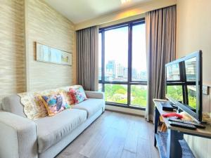 For SaleCondoLadprao, Central Ladprao : Condo for SALE *Whizdom Avenue Ratchada-Ladprao, 2 bedrooms, 2 bathrooms, good size, very beautiful view @10 MB