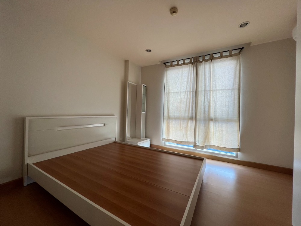 For SaleCondoChokchai 4, Ladprao 71, Ladprao 48, : Urgent sale, Condo The Niche Ladprao 48 (The Niche Ladprao 48), Phase 1, size 35 sq m., 1 bedroom, 7th floor, near MRT Sutthisan and the Yellow Line BTS Phawana Station, good location.