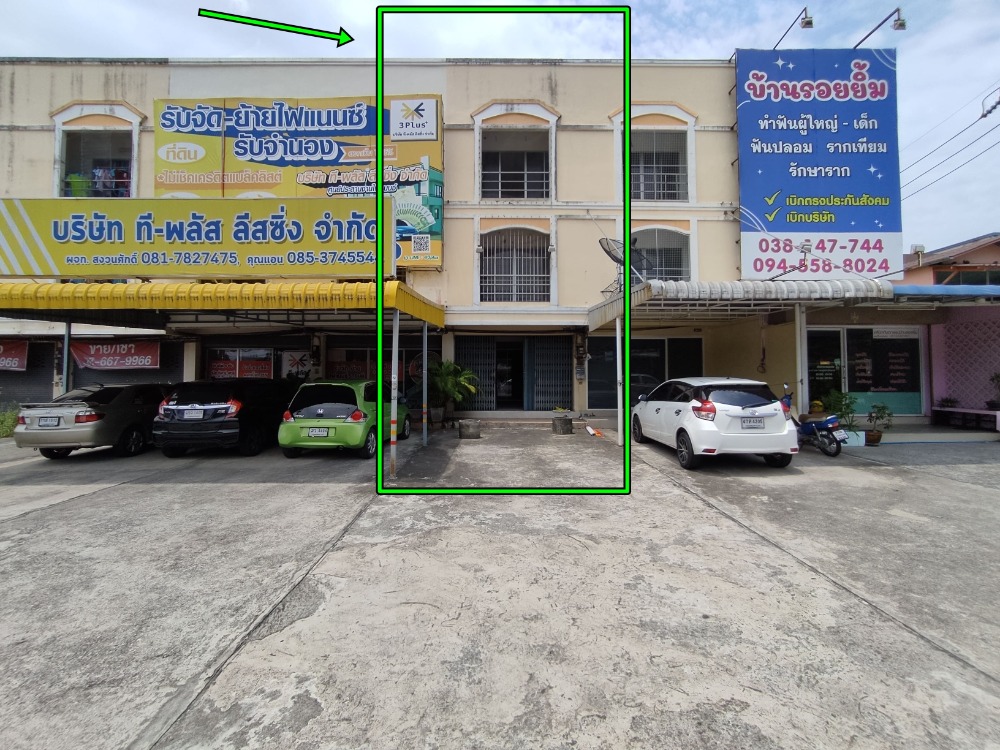 For SaleShophousePattaya, Bangsaen, Chonburi : Shophouse for sale , next to the bypass intersection , Chonburi , 3 floors , 1 unit , 30.7 sq.wah.