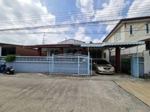 For SaleHouseLadprao, Central Ladprao : House for sale in Chokchai 4 Soi 76 with furniture, Lat Phrao District, Bangkok.