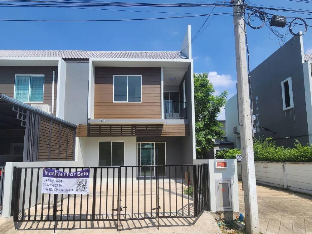 For SaleTownhouseNonthaburi, Bang Yai, Bangbuathong : 2-story townhome, corner house, next to the main road, selling for only 1.99 million baht, transfer fee half each, the colors premium, Kanchanaphisek-Ratchaphruek, near Central Westgate.