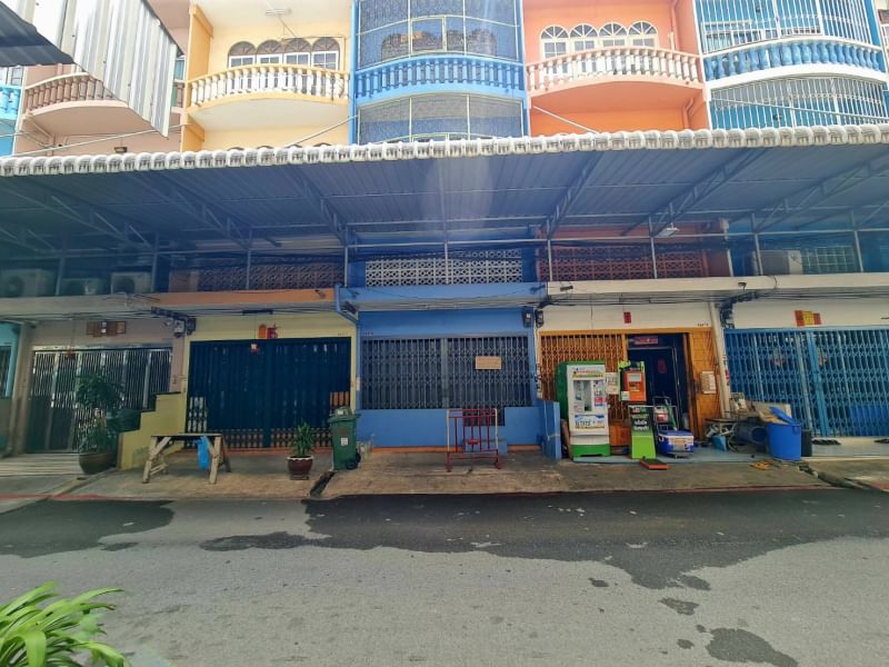 For SaleShophouseKhlongtoei, Kluaynamthai : Commercial building for sale, 3.5 floors, Soi Eua Amornsuk, Sukhumvit 22, Khlong Toei, Rama 4