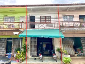 For SaleTownhouseKoh Samui, Surat Thani : Urgent sale! 2-storey townhouse, Petch Villa 2 Village, area 16 sq m, convenient transportation, next to the district road, near restaurants and convenience stores