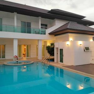 For RentHouseBangna, Bearing, Lasalle : Rental / Selling : Pool Villa House In Bangna , 1.5 Rai , 600 sqm , 7 Beds 8 Bath , 2 Living Room , 2 Maid Room 🔥🔥Rental Price : 900,000 THB / Month🔥🔥🔥🔥Selling Price : 190,000,000 THB 🔥🔥More Information📱Tel : 061-9979915 / Kat📱Line : 0619979915ht