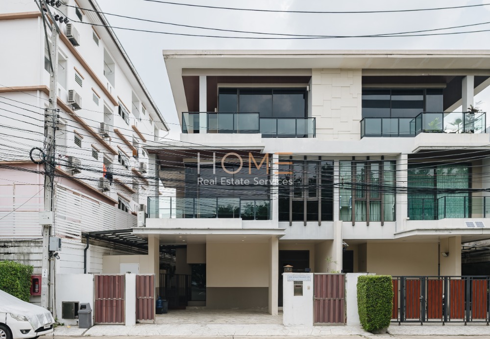 For SaleTownhouseRatchadapisek, Huaikwang, Suttisan : Twin house, special unit ✨ Baan Klang Muang Ratchada 36 / 5 bedrooms (for sale), Baan Klang Muang Ratchada 36 / Semi-Detached House 5 Bedrooms (FOR SALE) MEAW184
