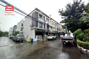For SaleTownhouseSamut Prakan,Samrong : Townhome, Baan Klang Muang British Town project, area 20.6 sq m., Srinakarin Road 3344, Bang Phli District, Samut Prakan Province.