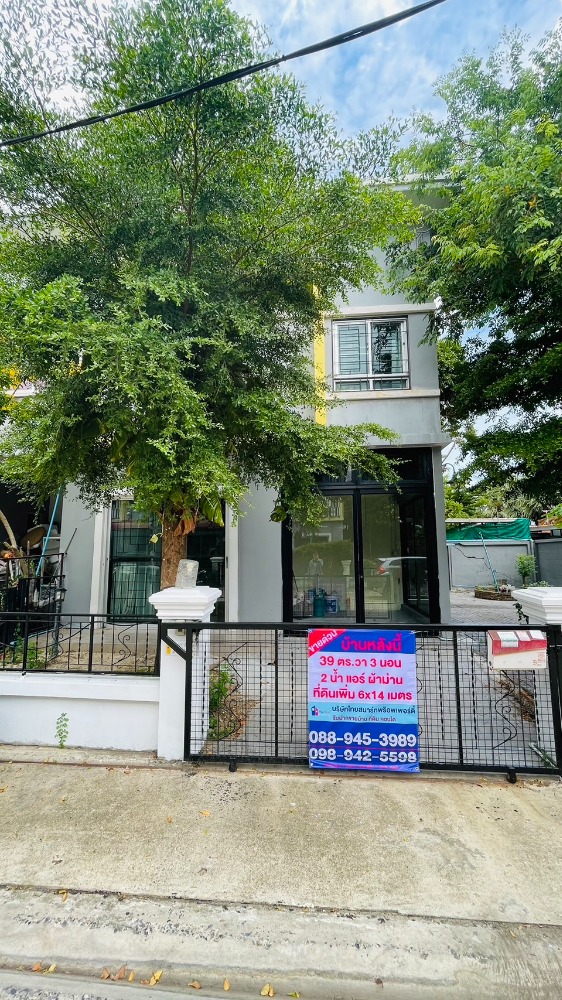 For SaleTownhouseSamut Prakan,Samrong : Townhouse for sale, Nirun Ville 10, corner area, area 39 square wah, good condition, ready to move in shady tree