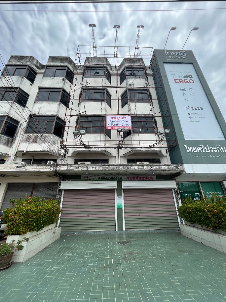 For SaleShophouseRayong : Sell ​​or rent a commercial building, 4 and a half floors, 2 booths opposite Laemthong Rayong (opposite Passione Shopping Destination) in a prime location.
