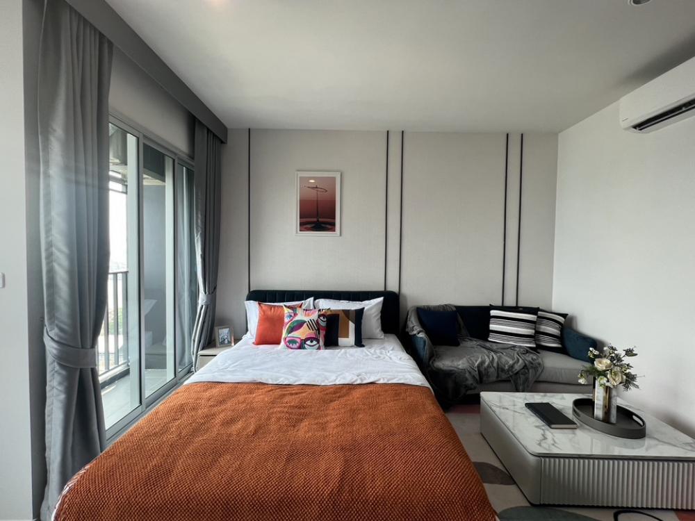 For SaleCondoPinklao, Charansanitwong : New condo near Mrt. Bang Phlat, view of the Chao Phraya River, high floor, price only 1.99 million baht, can get a loan 💯% free + 1 baht of gold 💰