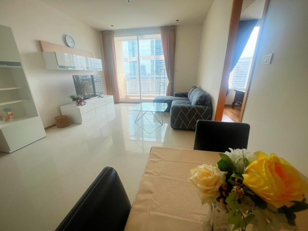 For RentCondoSathorn, Narathiwat : Condo in the heart of Sathorn, good price!! The Empire Place Sathorn