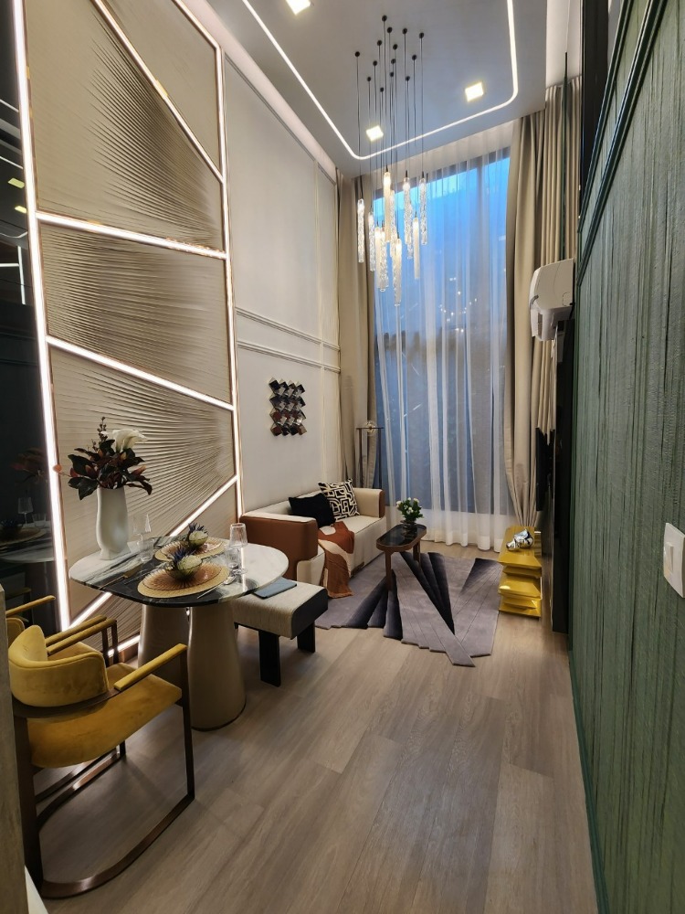 ขายดาวน์คอนโดลาดพร้าว เซ็นทรัลลาดพร้าว : Life พหล-ลาดพร้าว ราคาพิเศษ รอบ VVIP !! : Vertiplex ชั้นสูง วิวสวย RARE item !!!!