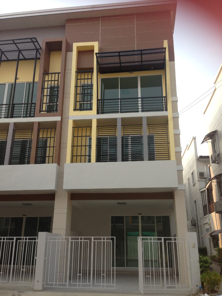 For RentHome OfficeNawamin, Ramindra : Rent - Sell a 3-storey home office, new building, RK Park, Ramintra-Min Buri, 3 bedrooms, 3 bathrooms, corner unit next to the garden Hathairat