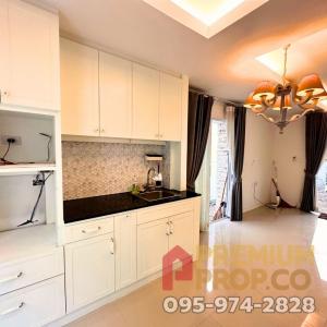 For SaleTownhouseRathburana, Suksawat : Loss sale Baan Indy 3 Pracha Uthit 90 2-storey townhome behind the corner 26 square wa. Usable area 89 sq m