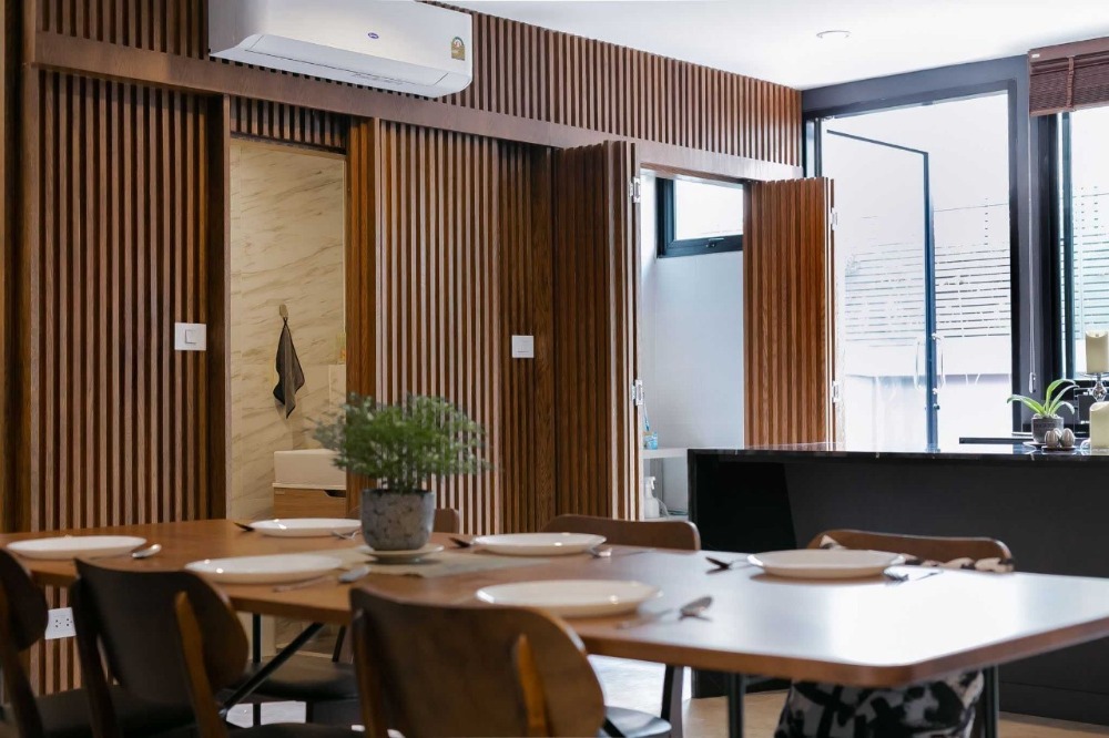 For SaleTownhousePattanakan, Srinakarin : Nirvana Define Rama9-Type A loss sale with tenant Profit wins the deposit as soon as it is purchased.