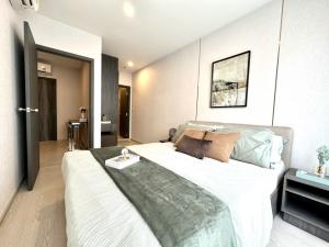 For SaleCondoOnnut, Udomsuk : Pay only 5,000 reservations, make an appointment to visit the project, call 0946503223, fully furnished, ready to move in. The room is real, this price is really a new room from the project.