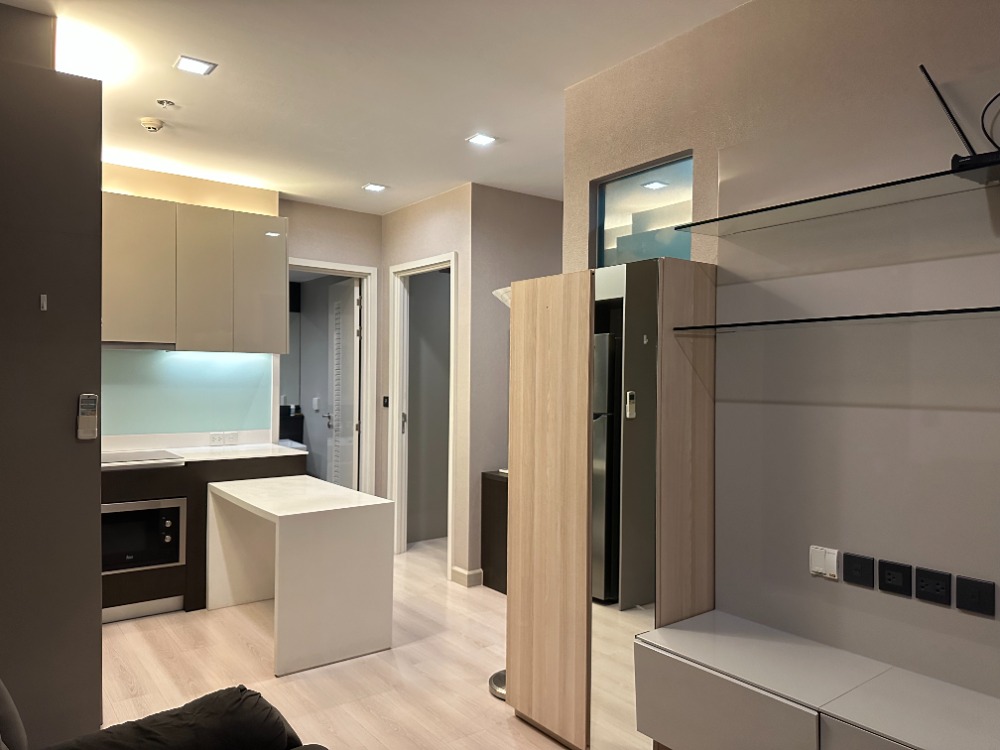 For SaleCondoSapankwai,Jatujak : Top floor. Private - only 2 Units on the floor. View not blocked by Onyx (with tenants until May 2024)