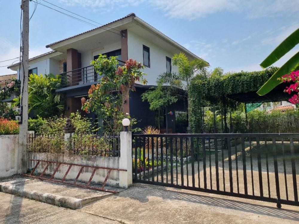 For SaleHouseChiang Mai : 2-storey detached house, cheap price, 4 bedrooms, 3 bathrooms, shady and pleasant. There is space for raising animals in the Doi Kham Hill Site 5 project. Located in Mae Jo Municipality, San Sai District.