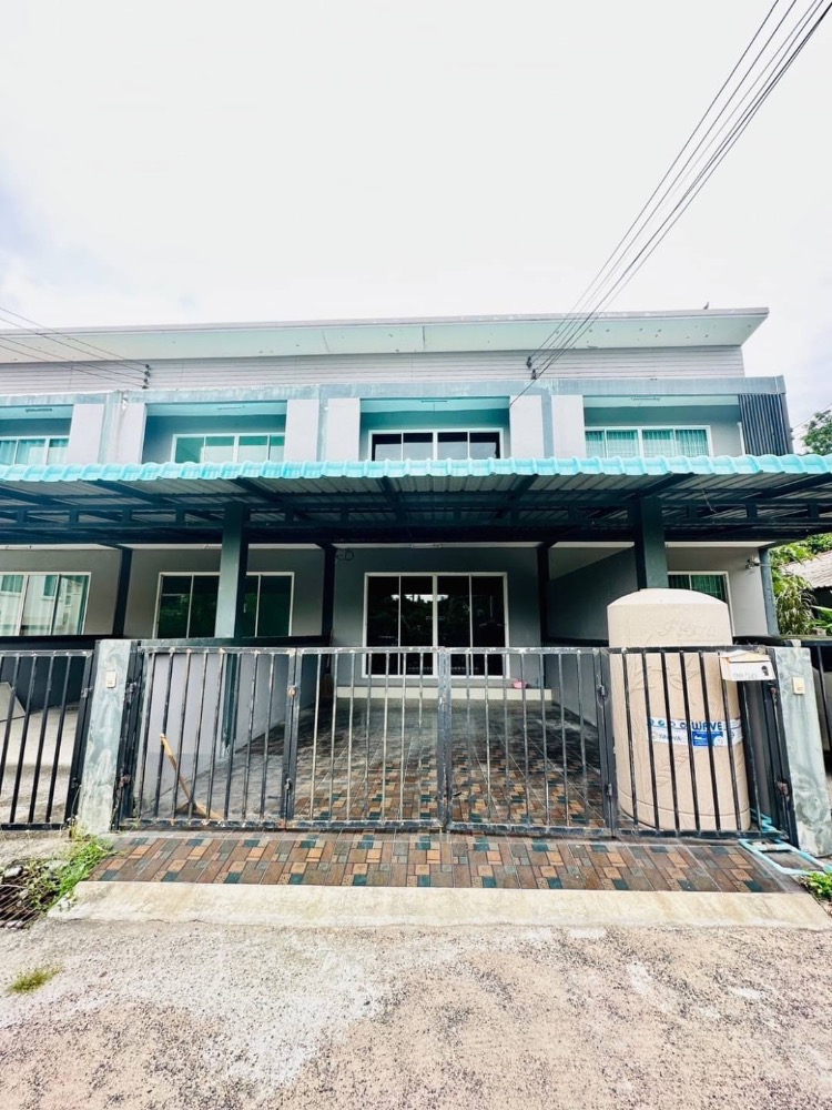 For SaleTownhouseSriracha Laem Chabang Ban Bueng : 💥 2 storey townhome for sale 💥 Second hand townhome - Banana farm, Surasak Subdistrict, Sriracha District, Chonburi Province * Very new interior, wide house, cool breeze *