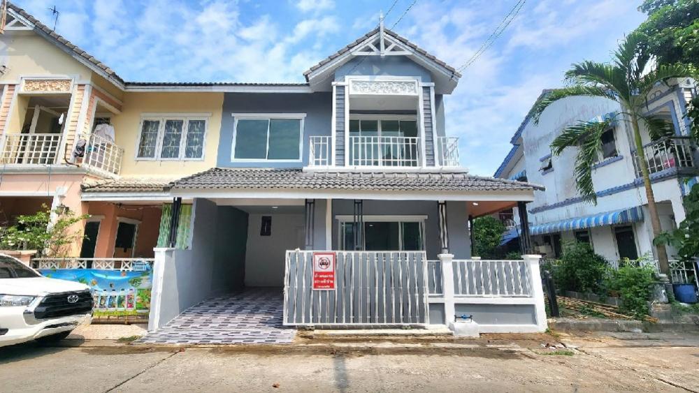For SaleHousePathum Thani,Rangsit, Thammasat : Two-storey townhouse for sale, newly renovated Lam Luk Ka Khlong 6 zone Fah Piyarom Village