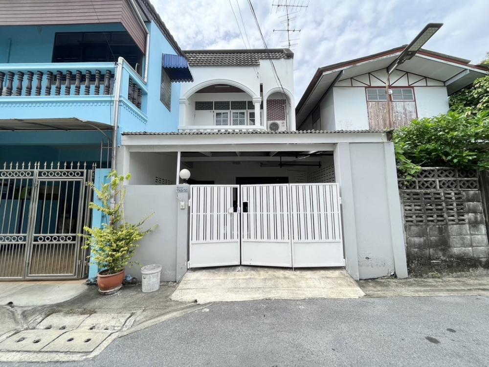 For SaleTownhouseBang Sue, Wong Sawang, Tao Pun : Urgent sale, 2-storey townhouse, Krungthep Nonthaburi 39, size 18 sq m., 2 bedrooms, 2 bathrooms, good location, near Big C, Wong Sawang, being renovated
