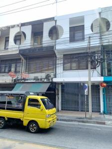 For RentShophouseYothinpattana,CDC : BTS Chok Chai Chi4 18 sq wa.2Bed Ladprao 49- 55 for rent-sale 3-storey commercial building
