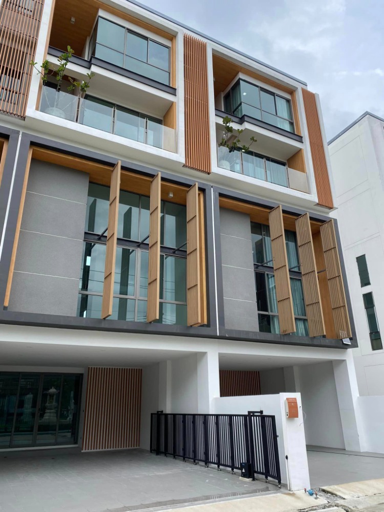 ขายโฮมออฟฟิศพัฒนาการ ศรีนครินทร์ : SHO พัฒนาการ 32 ทาวน์โฮม หรู 4.5 ชั้น เพดานสูง Home office Luxury Townhome Phatthanakan 32