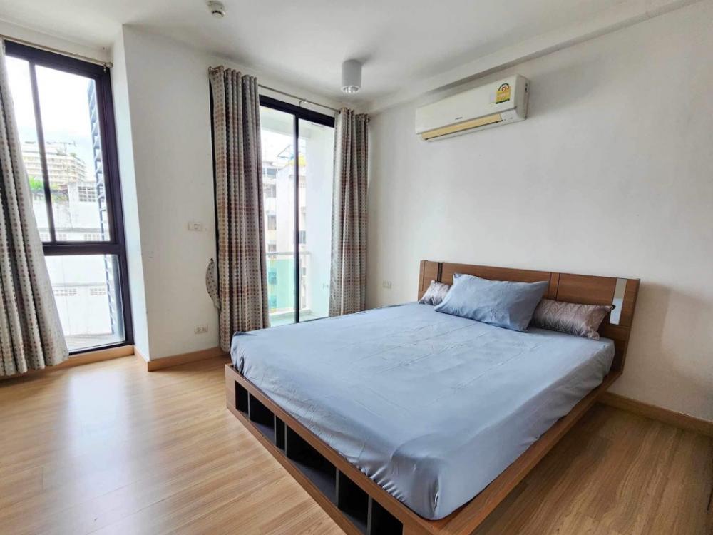 For SaleCondoRatchadapisek, Huaikwang, Suttisan : 🔥 Urgent sale, the cheapest in the building, selling at a loss, the owner will go abroad, Condo Chateau in Town Ratchada 10 Chateau in Town Ratchada 10, opposite The Street Ratchada, near the MRT Cultural Center.