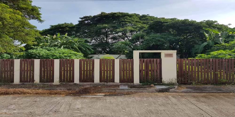 For SaleLandPathum Thani,Rangsit, Thammasat : Beautiful land in #Varabdin Village, Rangsit, Pathum Thani, area 216.2 square wah #land with fence around good location #Bang Phut, #Mueang Pathum Thani