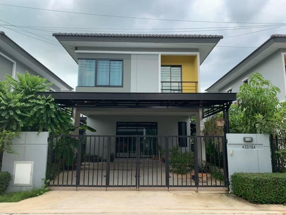 ขายบ้านปทุมธานี รังสิต ธรรมศาสตร์ : ขายบ้านยังไม่เคยเข้าอยู่ บ้านมีต่อเติมหลังคากันสาดด้านหน้า ด้านหลัง และ มีเทอเรสด้านข้าง สวยงาม