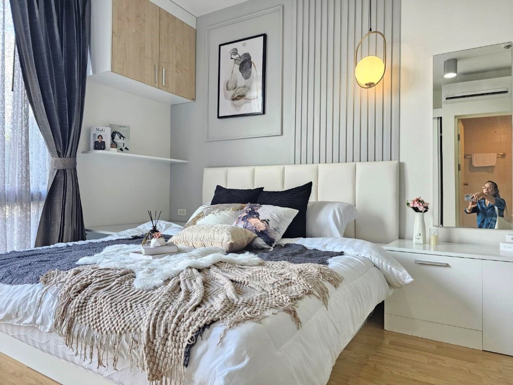 For SaleCondoPattanakan, Srinakarin : Condo for sale, The Iris Rama 9 - Srinakarin, near Airport link, Building G, 2nd floor, pool view, highlight, size 32.44 sq m., large, good size, divided into use