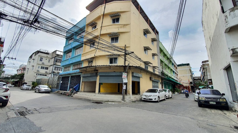 For SaleShophouseRama 2, Bang Khun Thian : **Cheap sale** Commercial building, 2 booths, 4 floors with roof deck, added to be a rental room with en-suite bathrooms in every room. The ground floor can be a shop room, Soi Kamnan Maen 28, Bang Khun Thian ** Reduced over a million ***