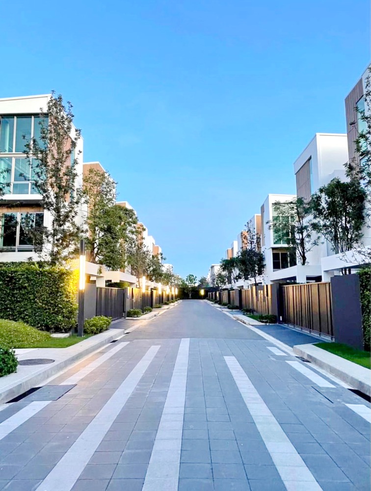 For RentHousePattanakan, Srinakarin : H0062😊 房屋出租 For RENT ให้เช่า บ้านเดี่ยว 3 ชั้น🚪3 ห้องนอน🏢พระราม 9🔔พื้นที่บ้าน:76.00ตร.วา🔔พื้นที่ใช้สอย:324.00ตร.ม.💲เช่า:330,000฿📞O99-5919653,O65-9423251✅LineID:@sureresidence
