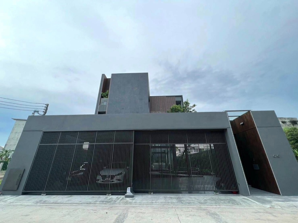For SaleHouseChokchai 4, Ladprao 71, Ladprao 48, : U67 3-storey detached house for sale in Soi Nakniwas 37 behind Central Eastville. Along urgently, Ekamai, Ramintra, the house is ready to move in, fully furnished #Golden location