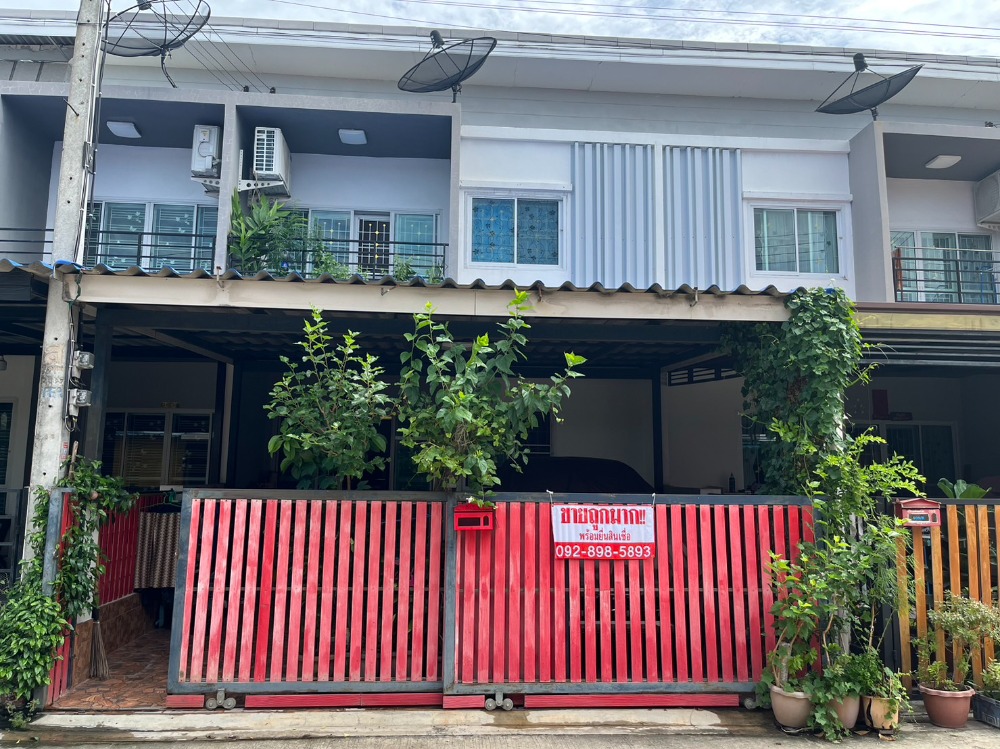 For SaleTownhouseAyutthaya : Selling very cheap‼️ 2-story townhome, Dcube Village, Phahonyothin - Nava Nakhon, next to Rong Kluea Market, Nava Nakhon.