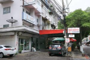 For SaleShophouseKasetsart, Ratchayothin : JJ71 4.5-storey commercial building for sale, next to Senanikom 1 Road, between Soi 21-23, ready to move in, suitable for trade