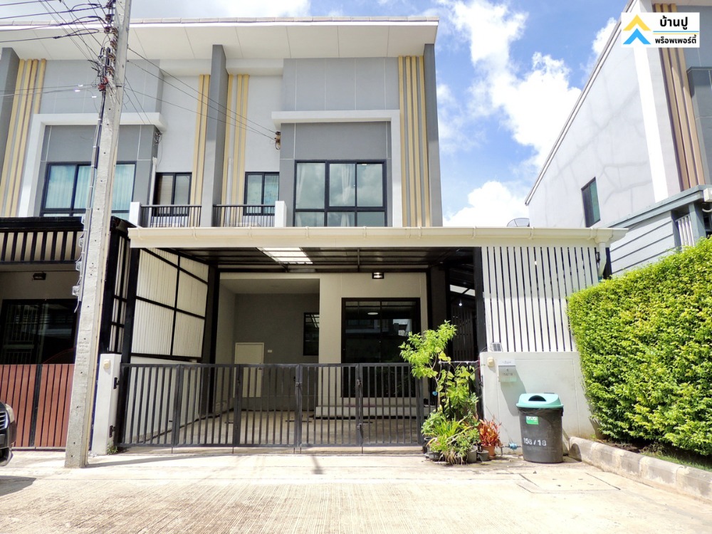 For SaleTownhouseLadkrabang, Suwannaphum Airport : Townhome for sale in Lat Krabang area, The Thamm 2  On Nut - Motorway, by the edge uint with garden view back of the house