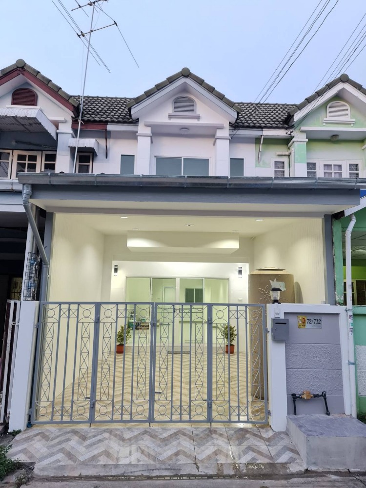 For SaleTownhousePathum Thani,Rangsit, Thammasat : Beautiful 2-storey townhouse for sale, ready to move in, Diamond Ville 1 Village, near Nana Charoen Market, Khu Khot, Lam Luk Ka