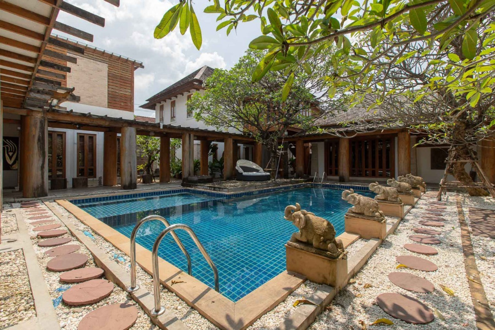 ขายบ้านเลียบทางด่วนรามอินทรา : House Nuanchan (นวลจันทร์) Ramindra: 386 sqwah 1,544 sqm. 5bed 8bath 100,000,000 Am: 0656199198