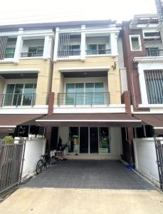 For SaleTownhouseKaset Nawamin,Ladplakao : 3-storey townhome for sale, Baan Klang Muang Village Kaset-Nawamin, area 20 sq m., 3 bedrooms, 3 bathrooms, in front of the house opposite the park. do not collide with other houses with air conditioners in every room Add the kitchen at the back with mm.