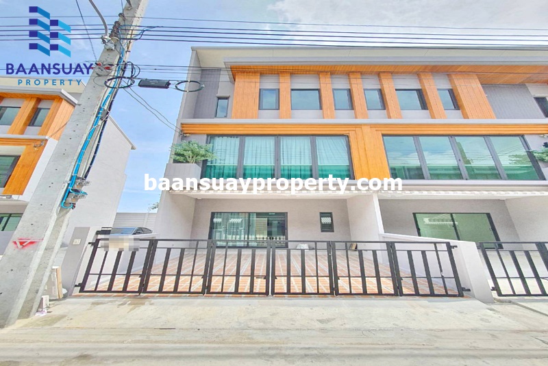 For RentTownhousePattanakan, Srinakarin : 3-storey townhome for rent, ready to move in, Igent Premium Townhome Village, Pattanakarn