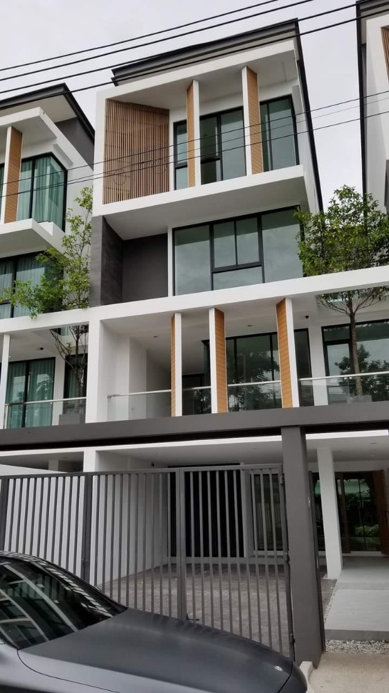 ขายทาวน์เฮ้าส์/ทาวน์โฮมโชคชัย4 ลาดพร้าว71 : JJ296   ขาย ทาวน์โฮม 3.5 ชั้น หมู่บ้าน Glam by Asset ซอยสตรีวิทยา2 ซอย23