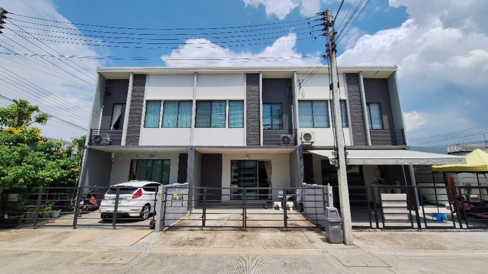 For SaleTownhousePathum Thani,Rangsit, Thammasat : Townhouse for sale, Rangsit Khlong 4, new house, early project, 18 wah, cheapest price