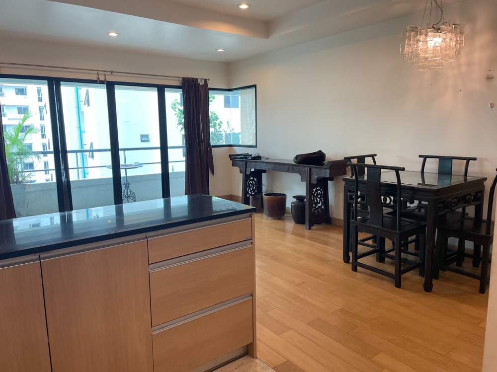 For RentCondoSathorn, Narathiwat : For rent, Sathorn Garden, Sathon Gardens, next to Sathorn Road, next to the Malaysian Embassy. near the German Embassy Embassy of Singapore 2 bedrooms with fixed parking