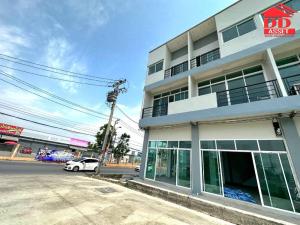 For SaleHome OfficeMin Buri, Romklao : 3-storey commercial building for sale, 2 booths, corner room, near Nong Chok Police Station, newly built.