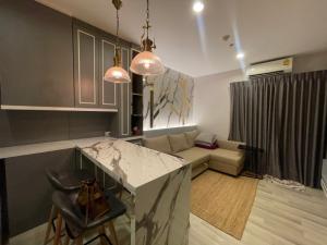 For SaleCondoSathorn, Narathiwat : Urgent sale, The Key Sathorn-Charoenrat. The room is wider than the general room, 21st floor, good wind, not hot sun, good price