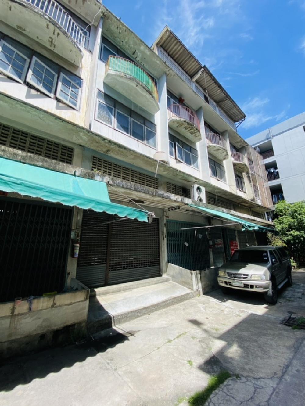 For SaleShophouseBang kae, Phetkasem : 🎉 Selling a commercial building, 3 rooms, 4 floors through each other, on the BTS line, Soi Petchkasem 28 Intersection 1