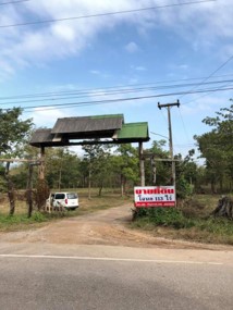 For SaleLandRatchaburi : 113 rai of land, Suan Phueng District, on the bank of the Phachi River, 93 plots of garuda deeds allocated, all plots have title deeds, dams and roads already built, more than 10,000 teak trees (planting and cutting permits)