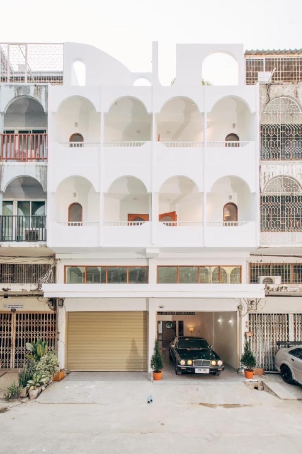 For SaleShophousePinklao, Charansanitwong : Urgent sale, 3-storey commercial building, Charansanitwong 68, intersection 2, renovated, beautiful, ready to move in