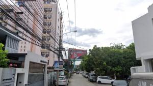 For SaleLandRama9, Petchburi, RCA : Urgent sale!! Land with buildings 8 floors, Rama 9 Road, Soi 46, area 135 square wah.